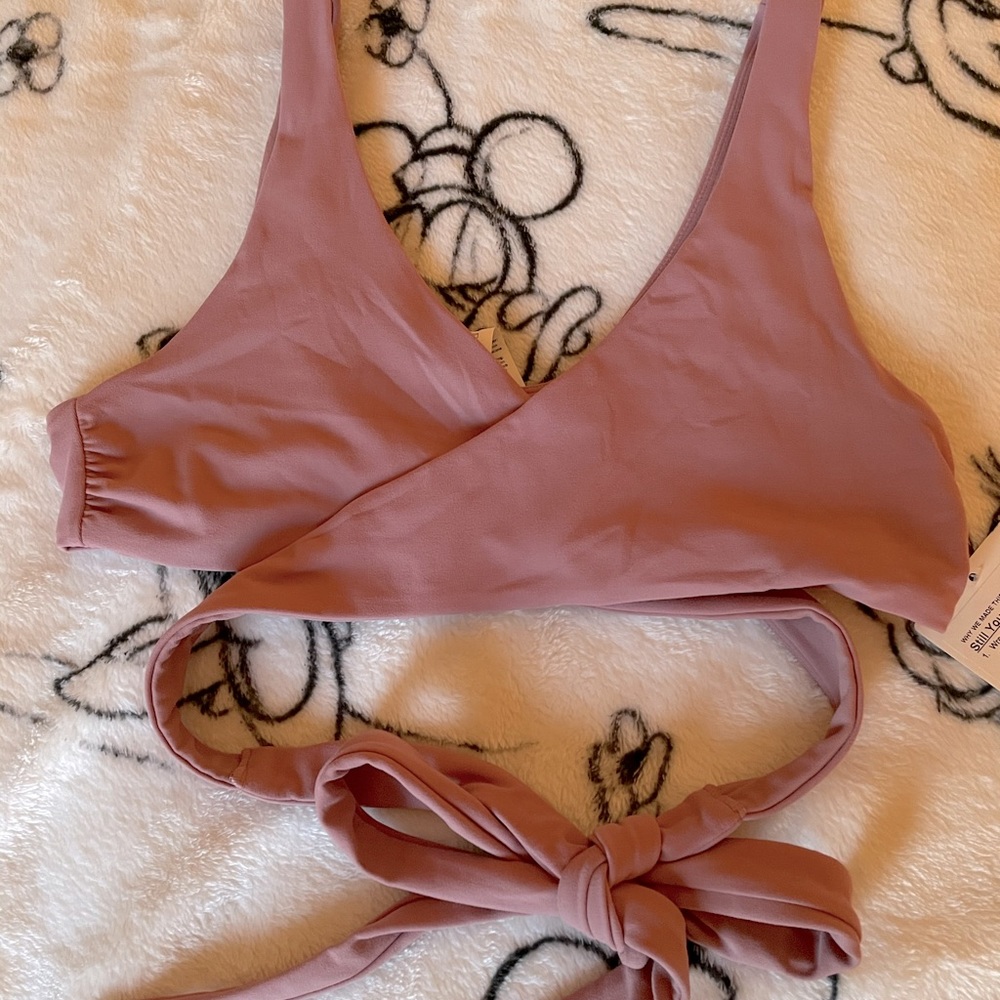 LULULEMON wrap bra top in Quicksand NWT